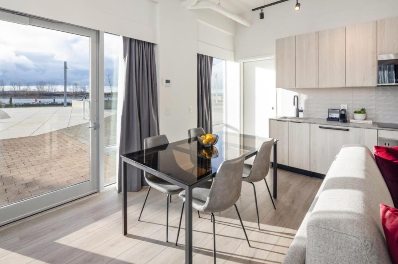 Steveston Waterfront Hotel ริชมอนด์ ภายนอก รูปภาพ