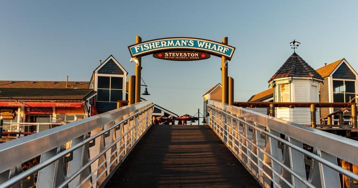 Steveston Waterfront Hotel ริชมอนด์ ภายนอก รูปภาพ